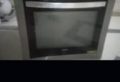 Pizza maker microwave oven