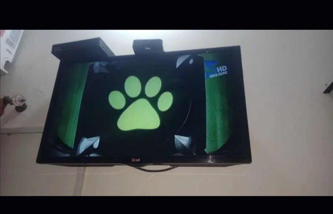 LG LCD 32 inch in perfect condition and with orginal Display