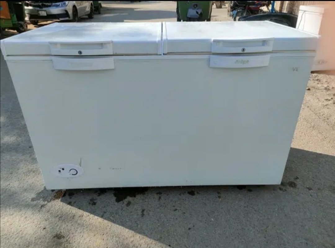 Waves double door freezer