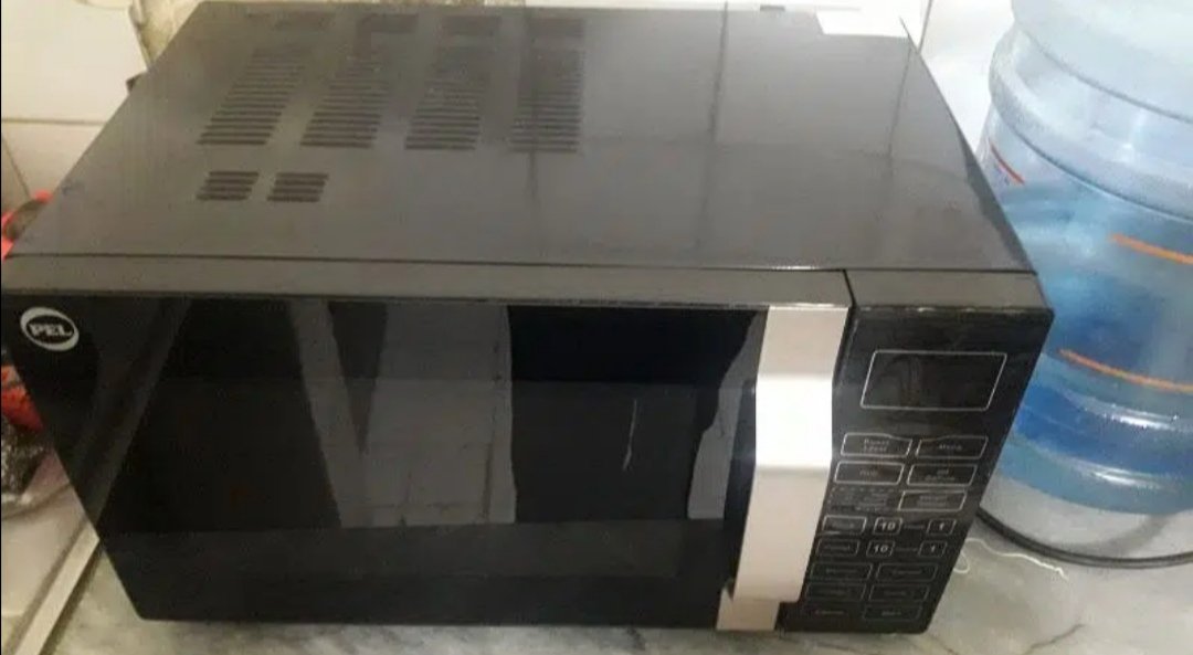 pel microwave in new condition
