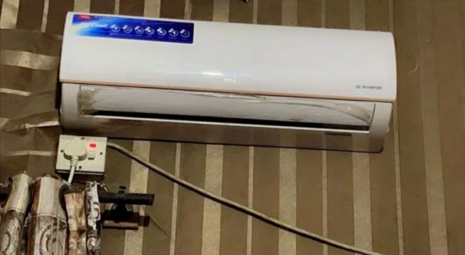 10/10 condition AC INVERTER