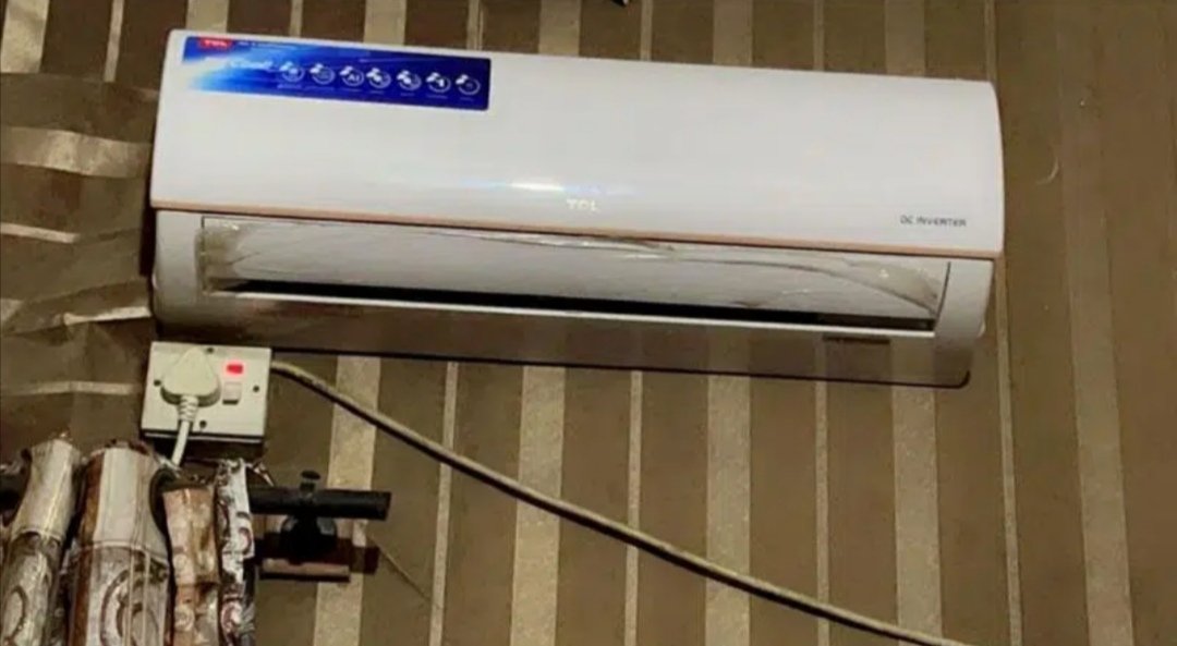 10/10 condition AC INVERTER