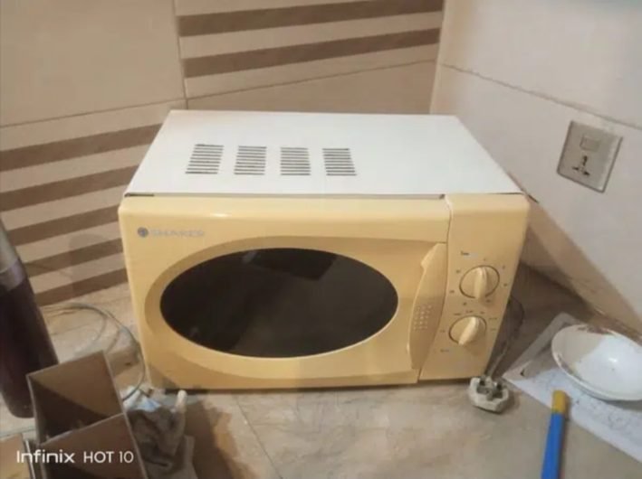 Shaker Brand microwave oven