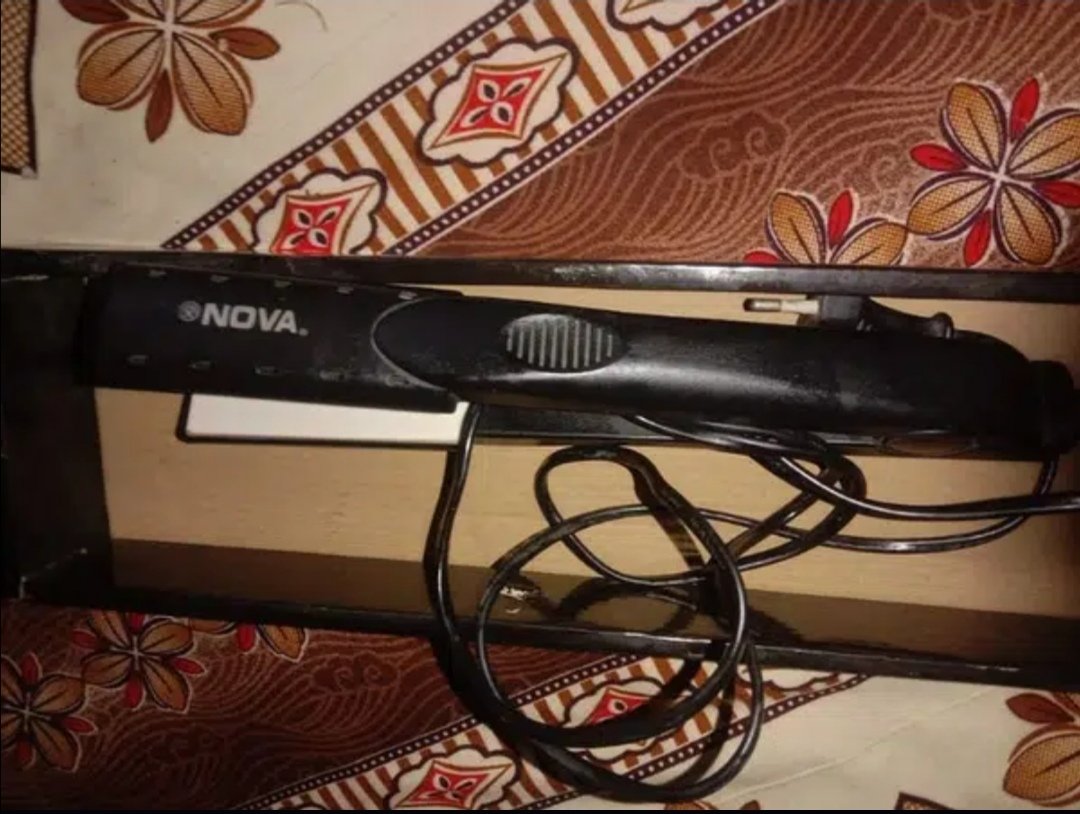 Nova hair straightener
