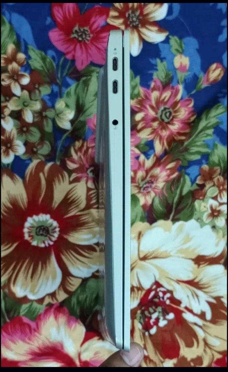 LENOVO Snapdragon8C=Core i7 11thGEN Adreno675 (8GB/256GB) 14″1080P LED