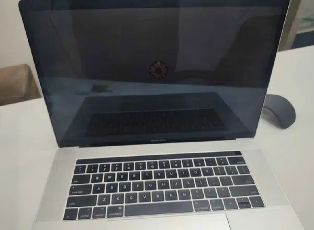 MacBook Pro 2017 15inch corei7 1gb 256gb Storage
