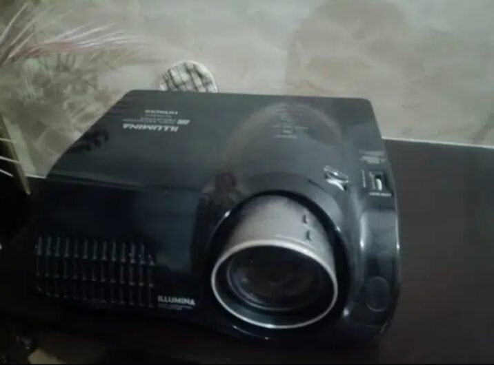 Hitachi Multimedia Projector ILUMINA