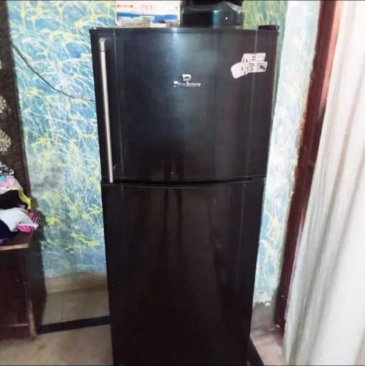 Dawlance fridge good condition 10 by 10