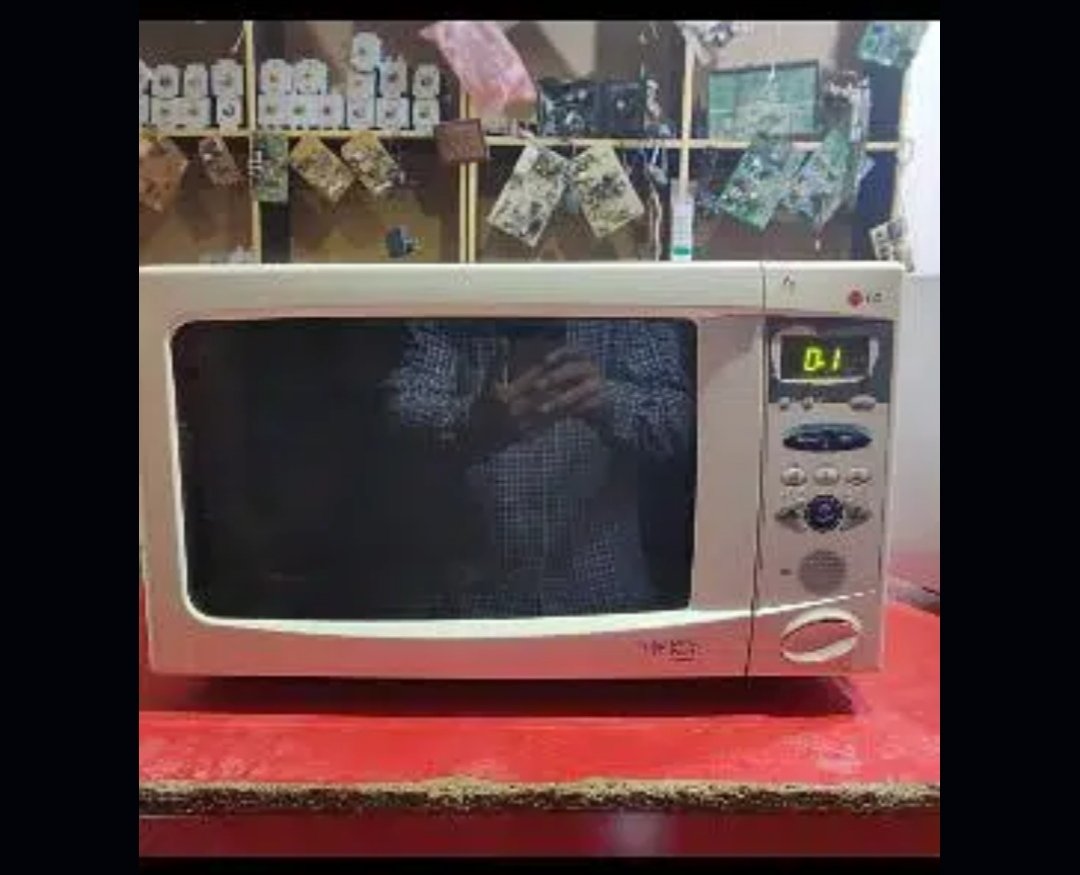 LG microwave oven and andar sa excellent condition