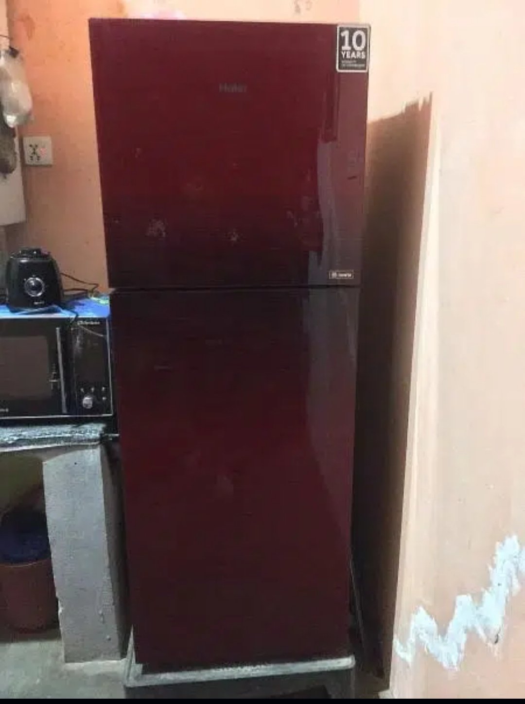 hi touch panel wali fridge hai aur good condition mein hai