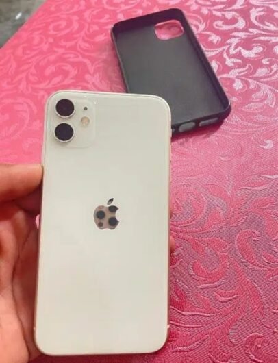 I phone 11 pta approved white color 64gb