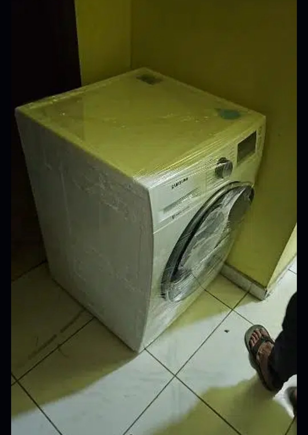 fully automatic washing machine and dryer with water heating