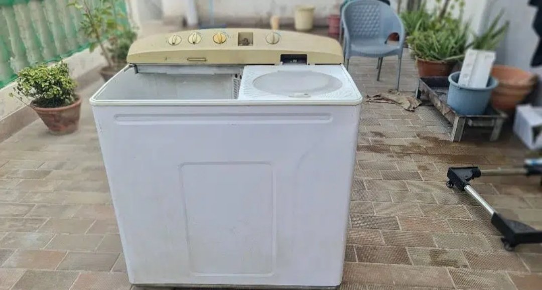 Dawlance semi automatic washing machine (full size)
