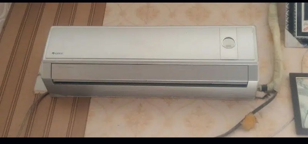 Gree ac all ok ha koi problem ni ha . Gas full paip full non inverter