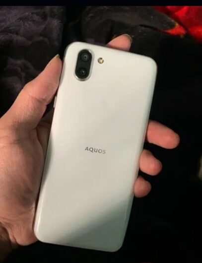 Sharp Aquos r2