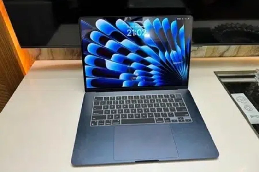 MacBook Air M2 15inch