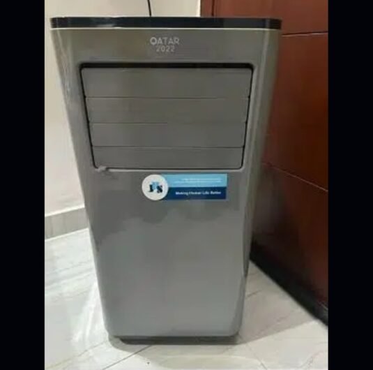 2 pics portable mobile air condition You can move around in a room