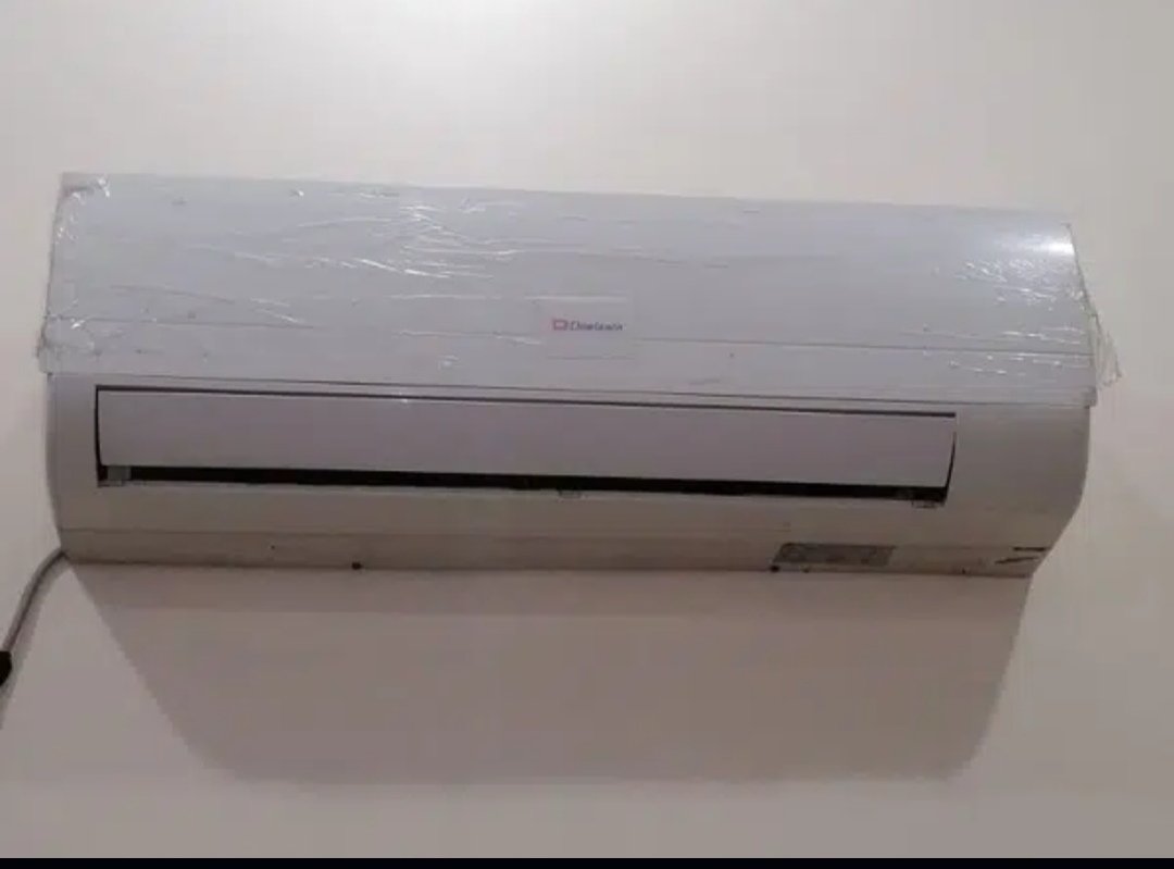 Dawlance new condition Ac 1.5 ton urgently