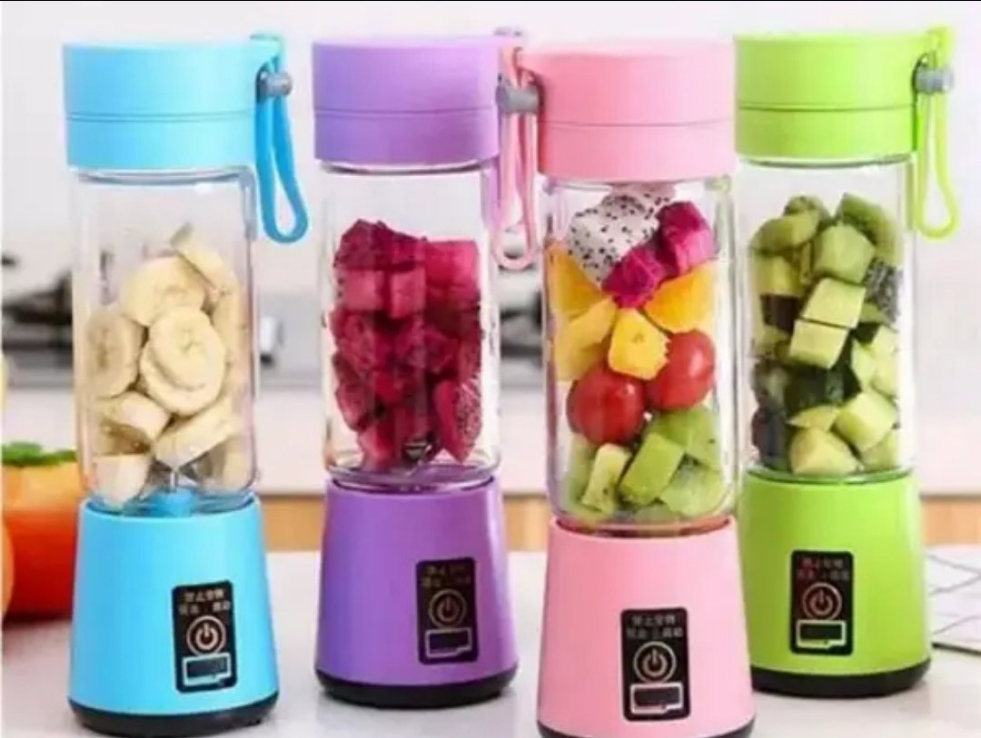 Mini juicer blender machine rechargeable.