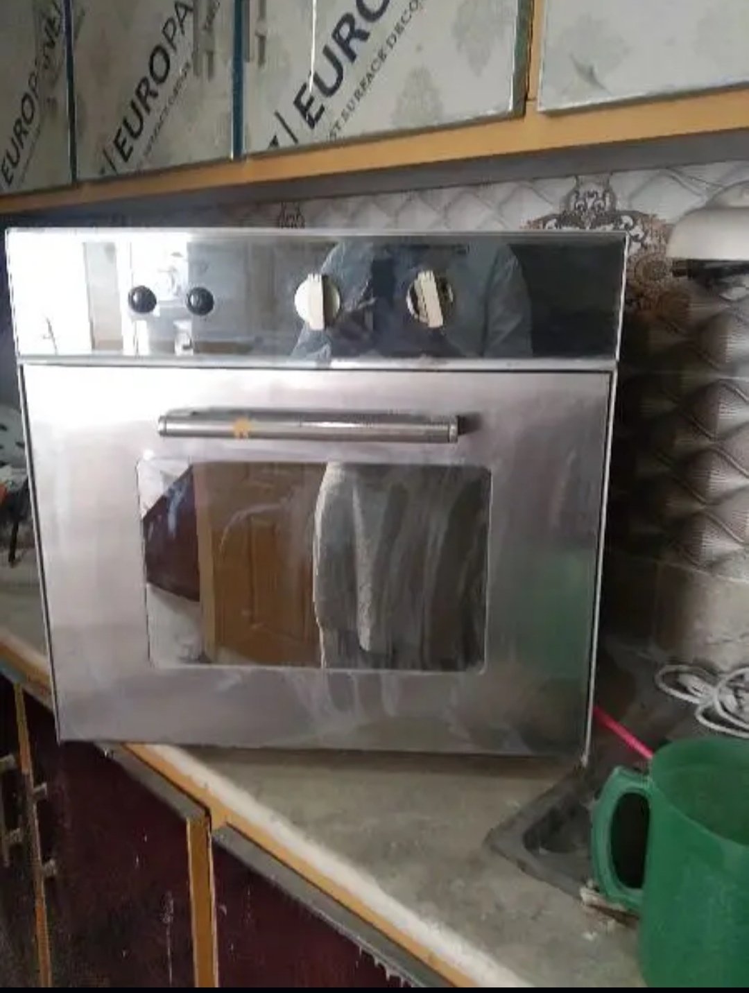 Cooking and baking oven