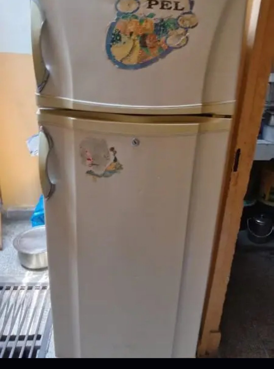 Good condition frige for sale very neat and 10/10 cooling