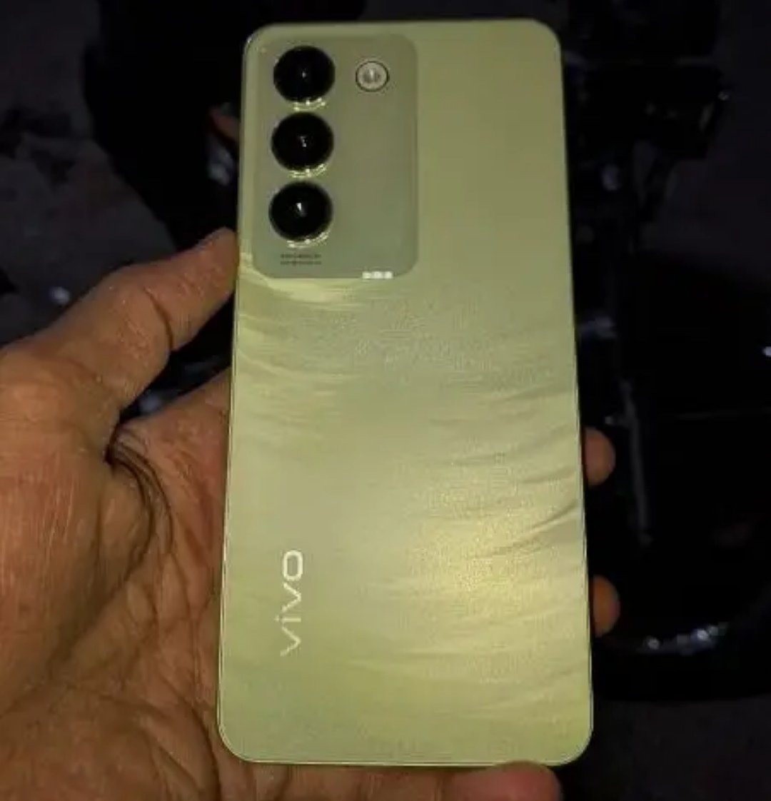 vivo y100