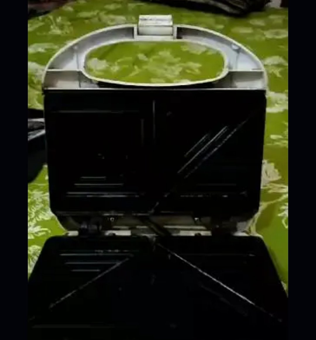 8pond pressure cooker in very good condition