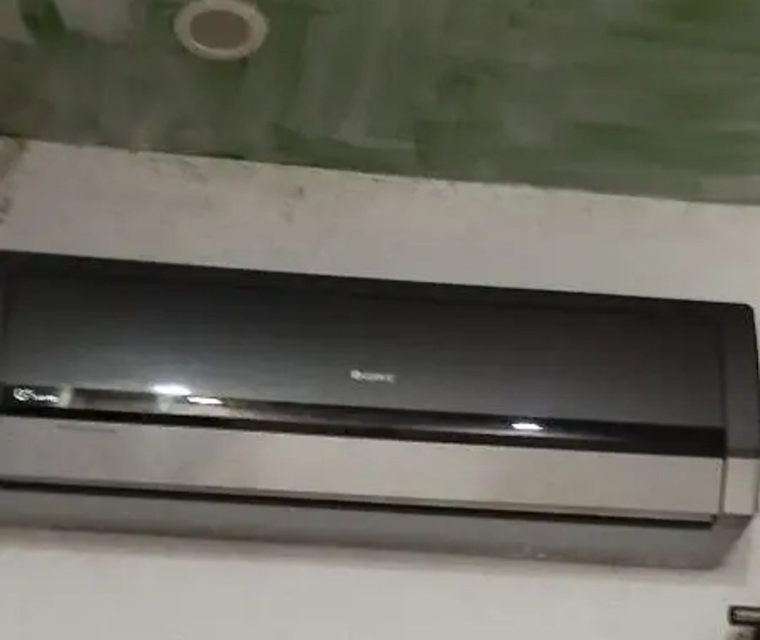 Gree G10 1.5 ton heat n cool immaculate condition