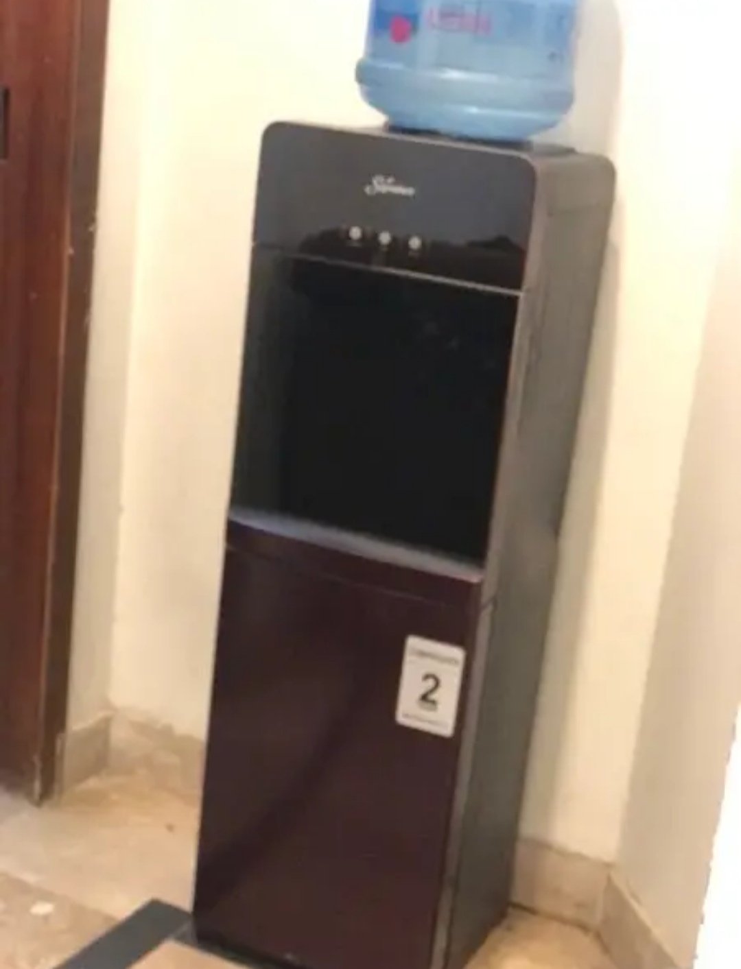 SIGNATURE WATER DESPENSER