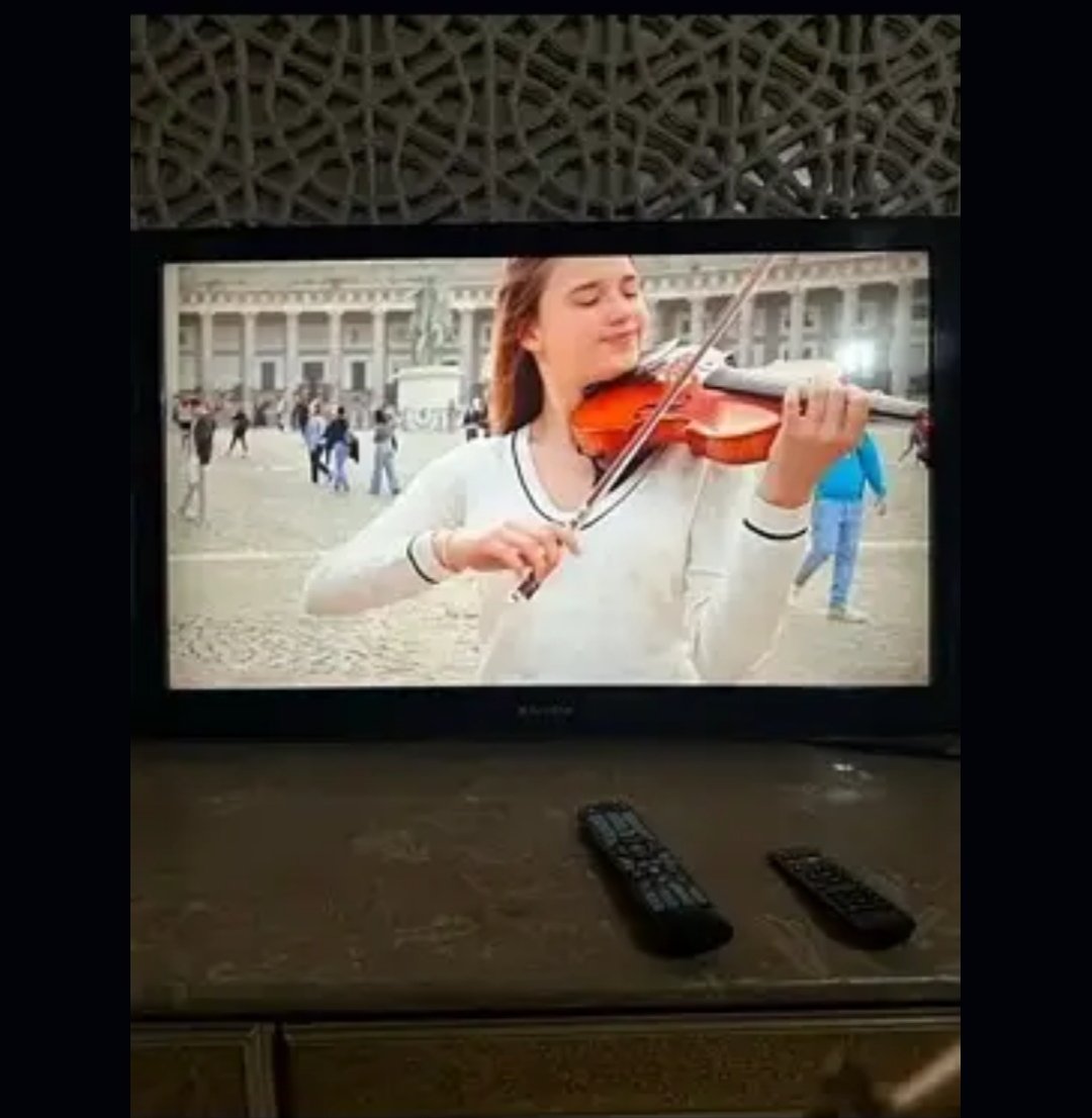 43 inch Ecostar LCD CX-42 L520