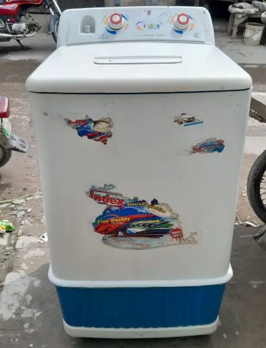 index Washing machine and dryer