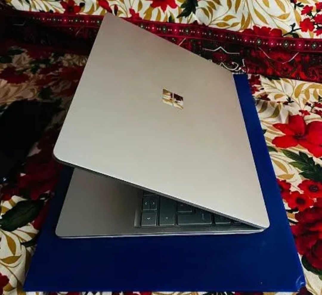 Microsoft Surface Go