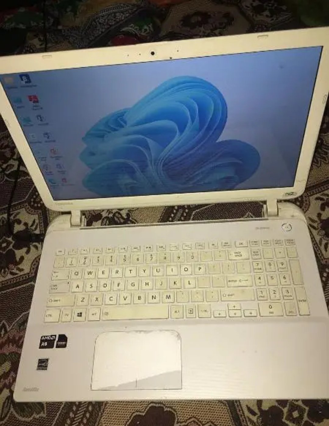 Toshiba satellite L50-B AMD A8