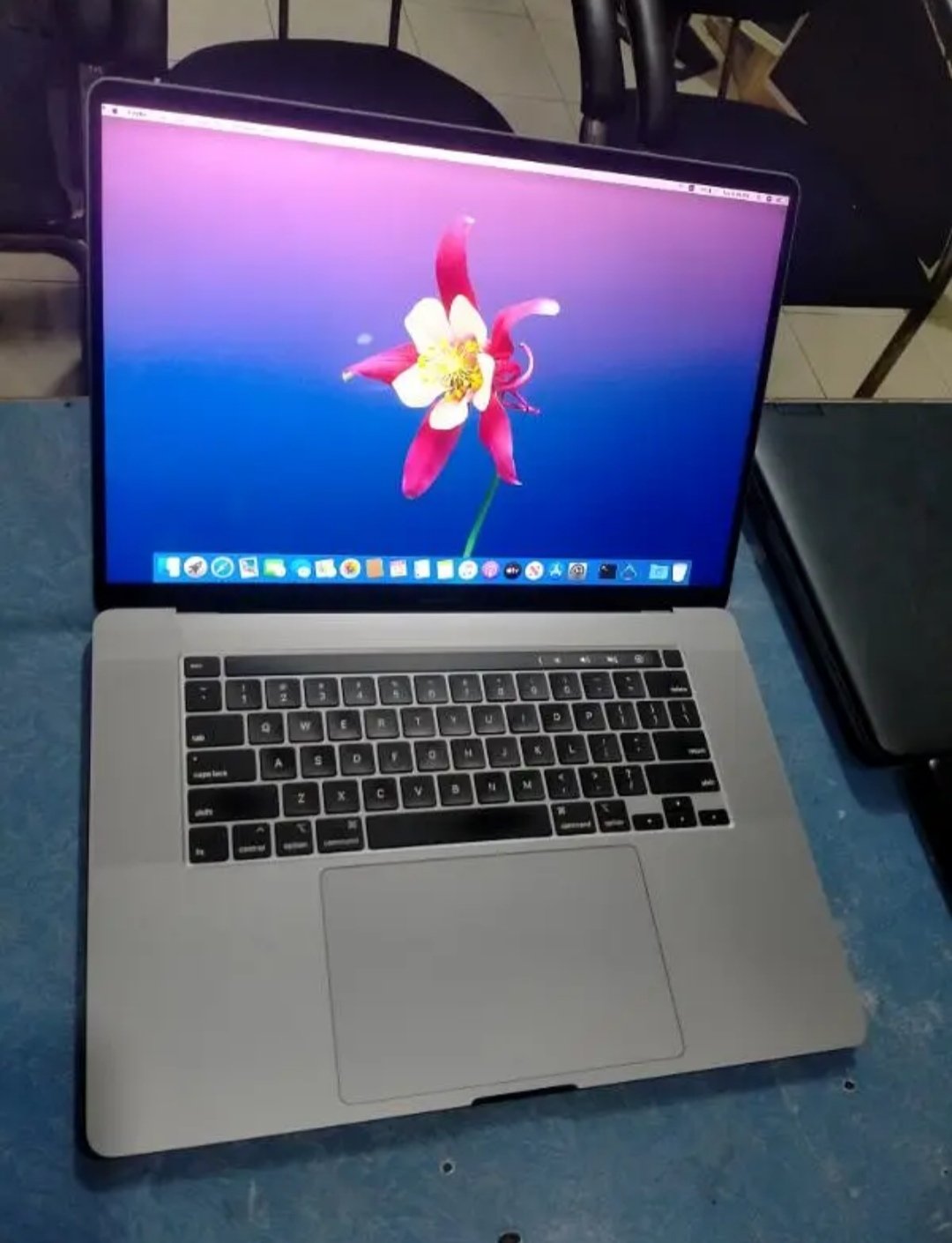 Mazy Krooo Apple MacBook Pro 2019 16″ i7 16/512