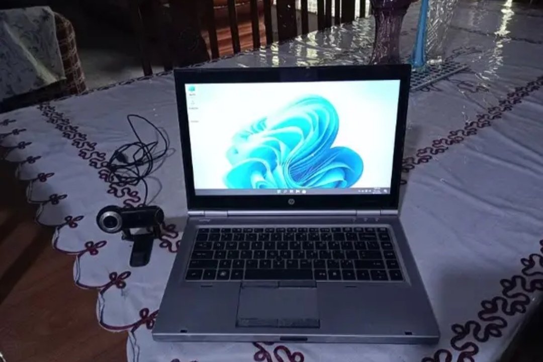 HP elitebook 8460 Core i5 2nd Gen 128ssd, Nice condition,