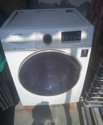 WASHING MACHINE WITH WORKING PANELS ONLY.