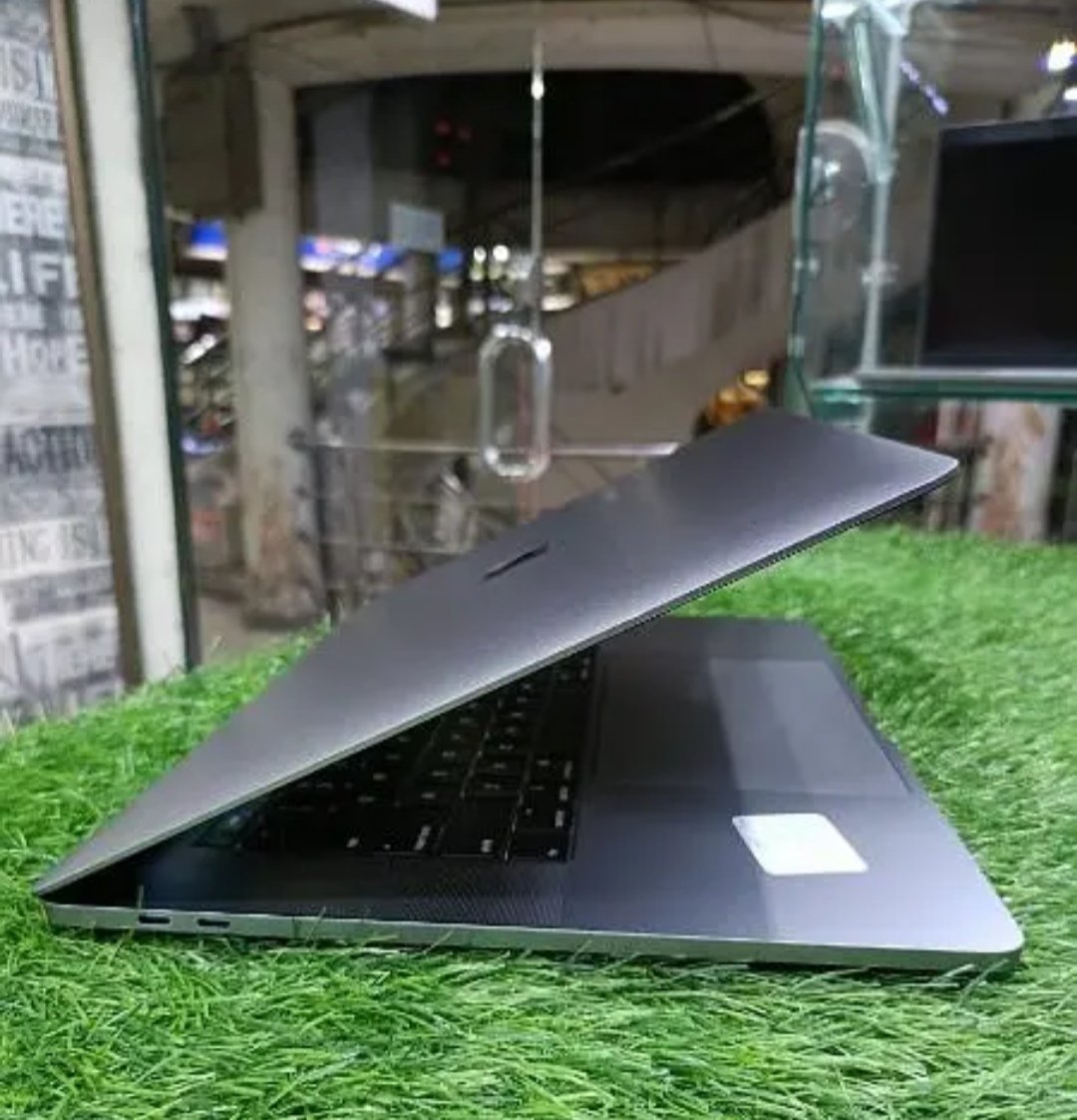 Apple MacBook Pro A1990 (2019) Core i9