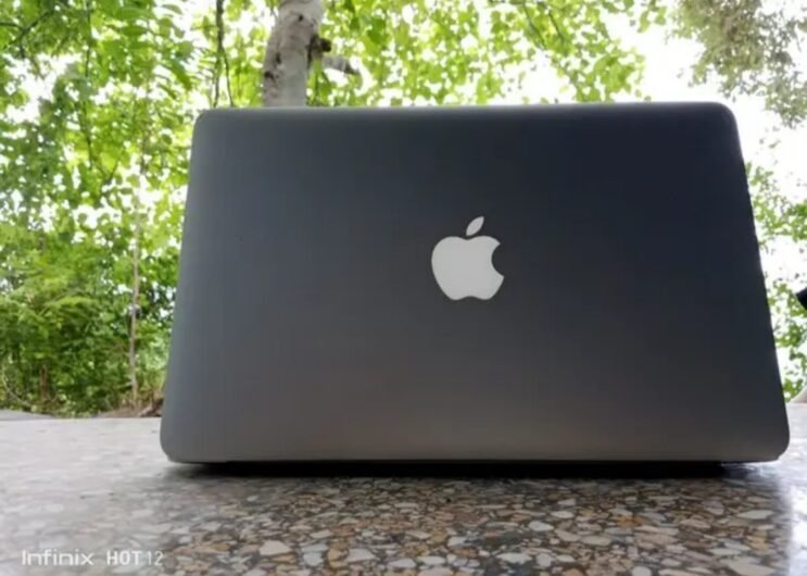 MAC book air for sale in mint condition